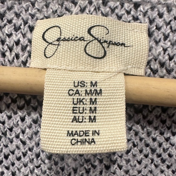 Cozy Women’s Sweater - Picture 2 of 4